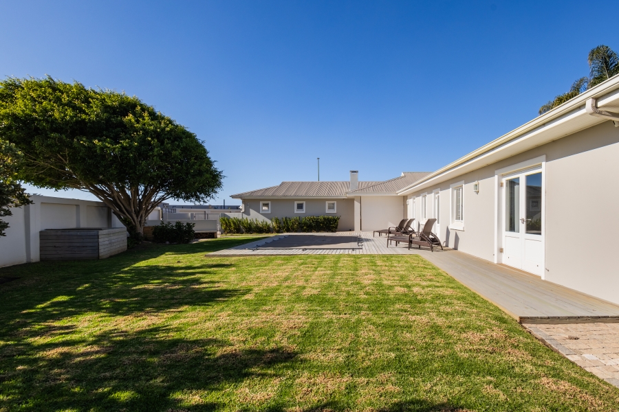 4 Bedroom Property for Sale in Whale Rock Western Cape